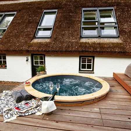 Seedorf Hideaway, Reethaus Mit Garten Und Privatsteg, Kamin, Sauna Und Hot Tub * Sellin (Rugen)